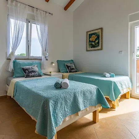 4 Bedroom Cozy Home In Marcana Holiday home Marcana