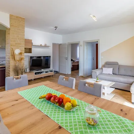 4 Bedroom Cozy Home In Marcana Holiday home Marcana