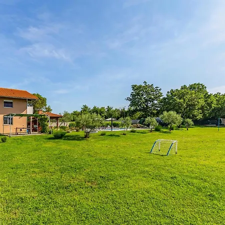 4 Bedroom Cozy Home In Marcana * Marcana