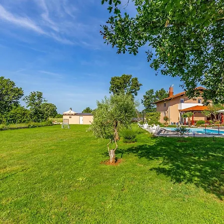4 Bedroom Cozy Home In Marcana Holiday home