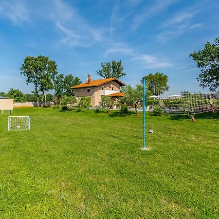 Holiday home 4 Bedroom Cozy Home In Marcana