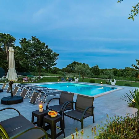 4 Bedroom Cozy Home In Marcana Holiday home Marcana