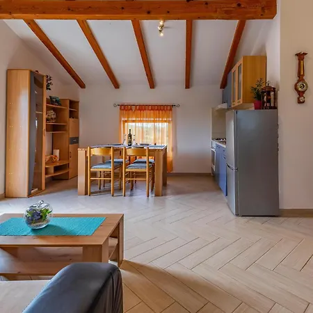 Vikendica 4 Bedroom Cozy Home In Marcana Marcana
