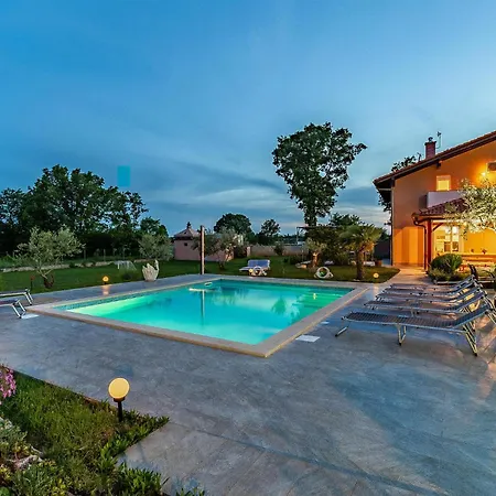 Holiday home 4 Bedroom Cozy Home In Marcana Marcana