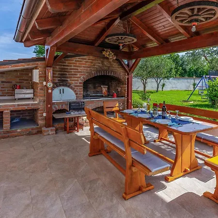 Vikendica 4 Bedroom Cozy Home In Marcana Marcana