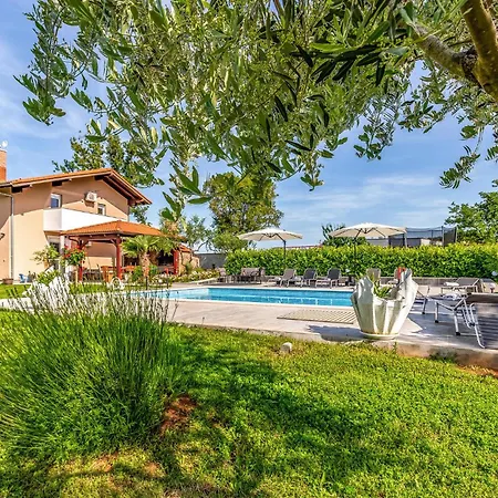 4 Bedroom Cozy Home In Marcana Holiday home Marcana