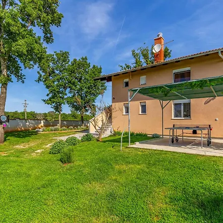 Holiday home 4 Bedroom Cozy Home In Marcana