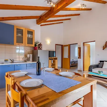 Holiday home 4 Bedroom Cozy Home In Marcana *