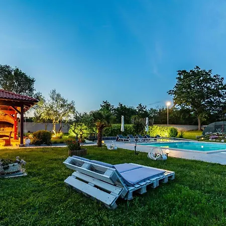 Holiday home 4 Bedroom Cozy Home In Marcana *