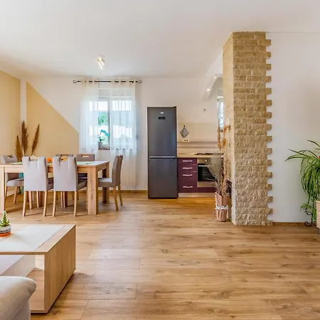 Holiday home 4 Bedroom Cozy Home In Marcana *