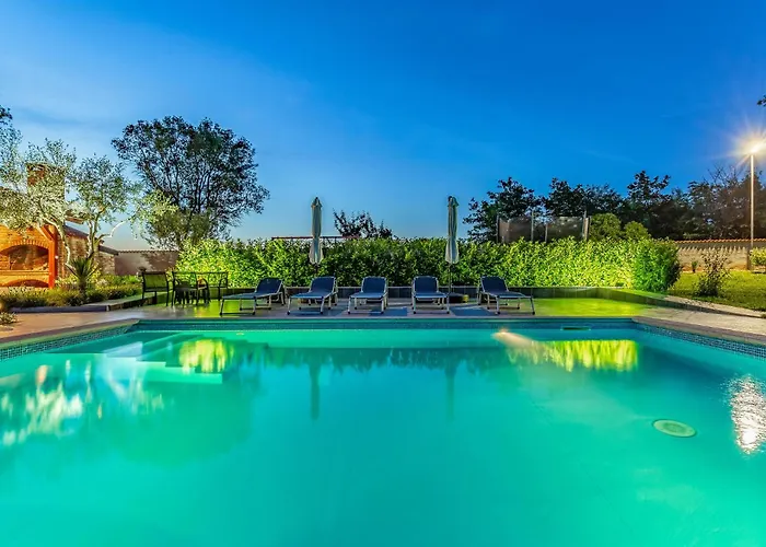 Stunning In 펜션 Marčana