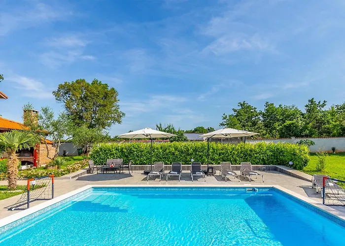 Stunning In 펜션 Marčana