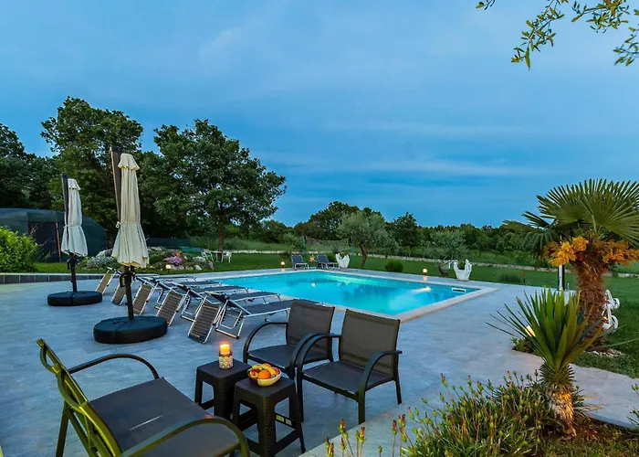 Stunning In 펜션 Marčana