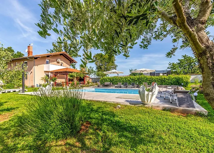 Stunning In 펜션 Marčana